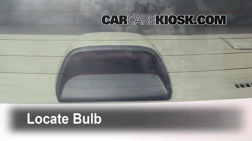 2008 Subaru Impreza 2.5i 2.5L 4 Cyl. Sedan Éclairage Feu de freinage central (remplacer l'ampoule)